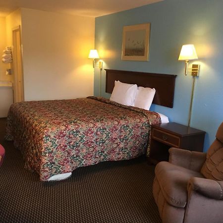 Budget Inn Caravan Motel Harrisonville Exterior foto