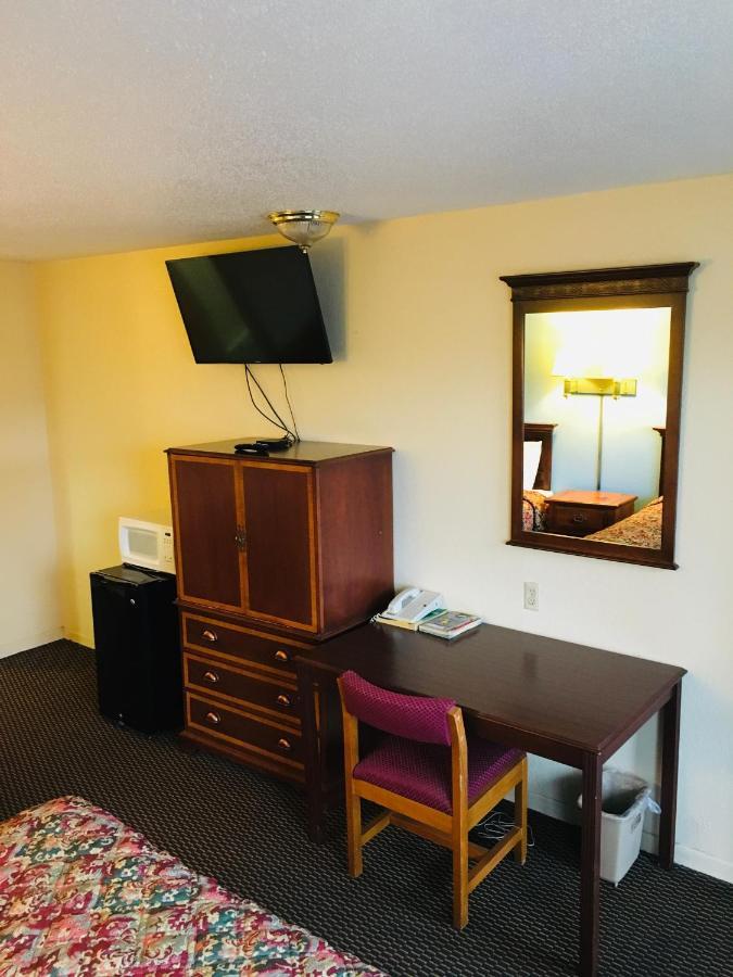 Budget Inn Caravan Motel Harrisonville Exterior foto