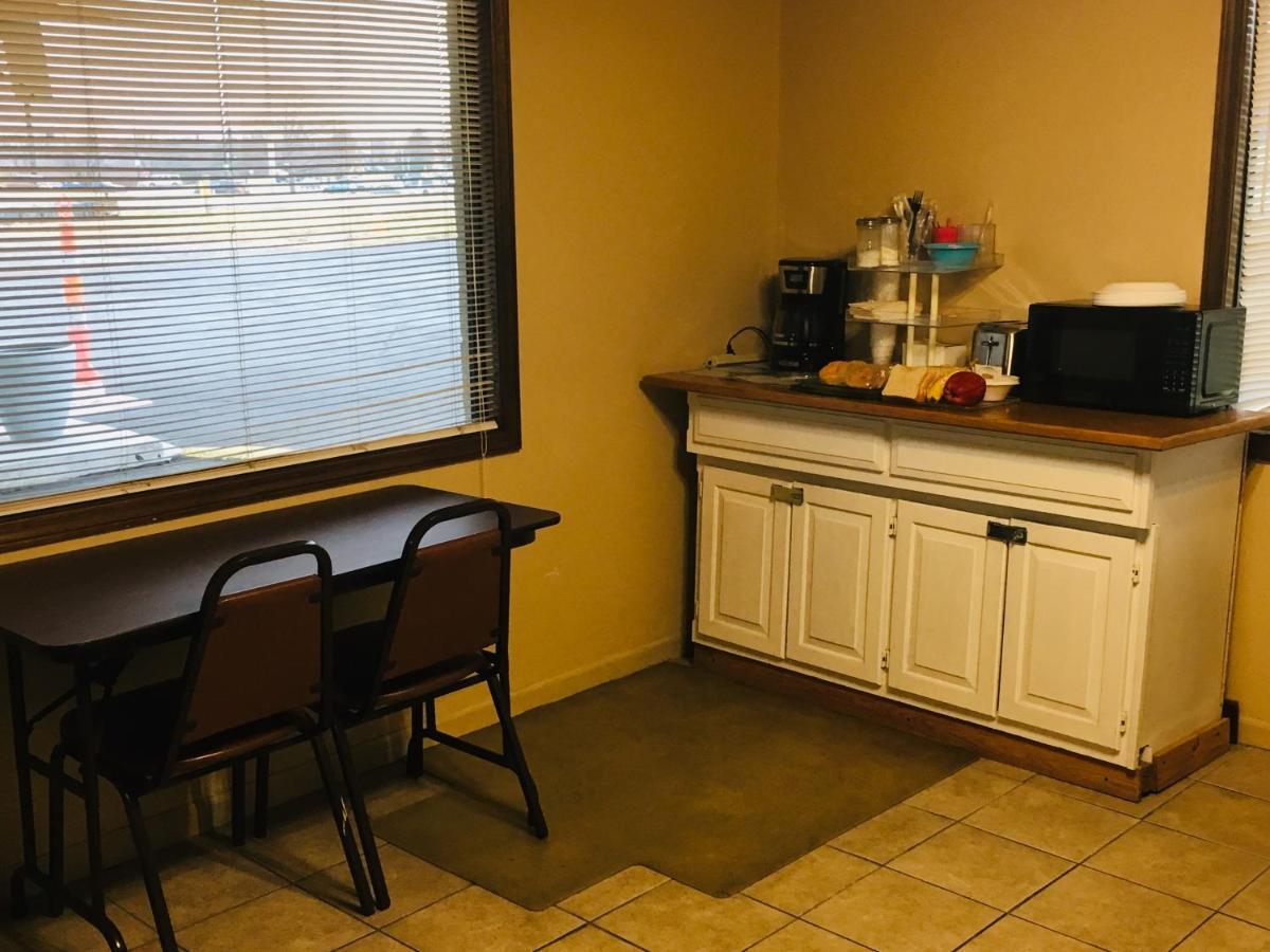 Budget Inn Caravan Motel Harrisonville Exterior foto