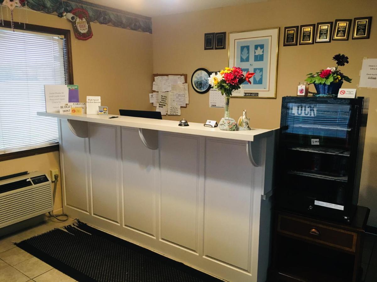 Budget Inn Caravan Motel Harrisonville Exterior foto